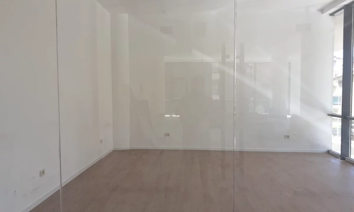 Jepet ambient biznesi me qira , tek Golden Tower , Mine Peza 