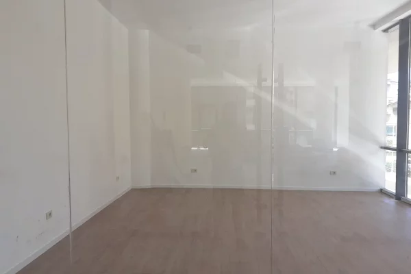 Ambient biznesi me qera 1+1 ne Tirane - 70,000 Leke