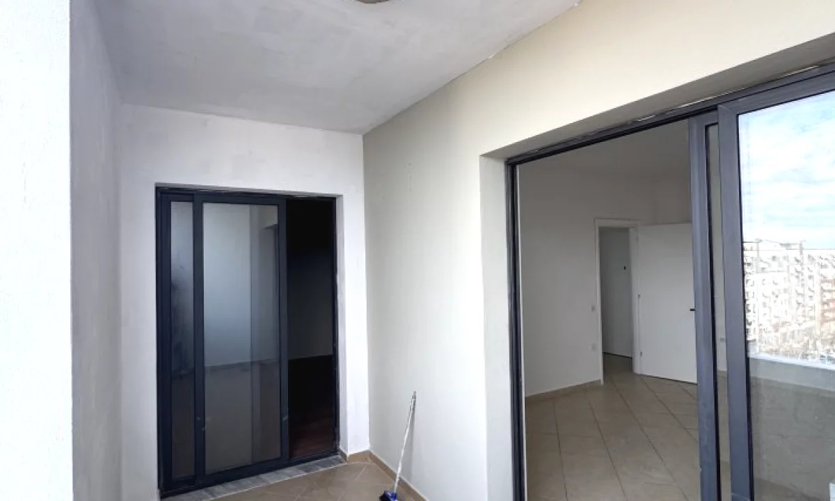 Appartamento in affitto a Tirana 1+1, SemiArredato