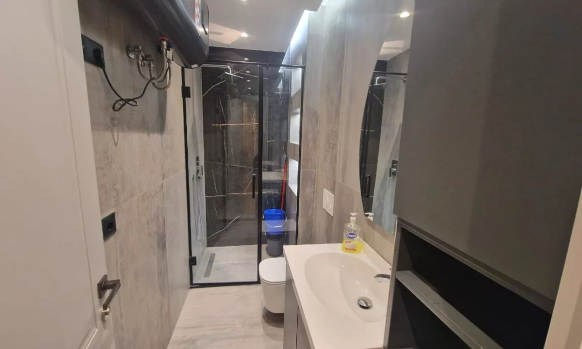 Shtepi ne shitje Apartament ne Tirane, 1+1, Mobilimi E mobiluar, Pagesa 180,000  Euro.