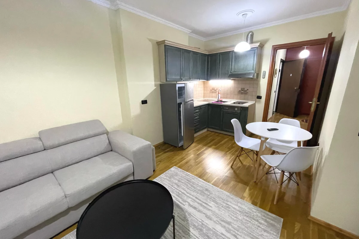 Shtepi me qera Apartament ne Tirane, 1+1, Mobilimi E mobiluar, Pagesa 700  Euro.