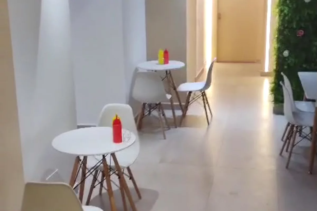 Jepet ambient me qira tek Rruga e Durresit , prane Hotel Colosseo#1000Leke##18