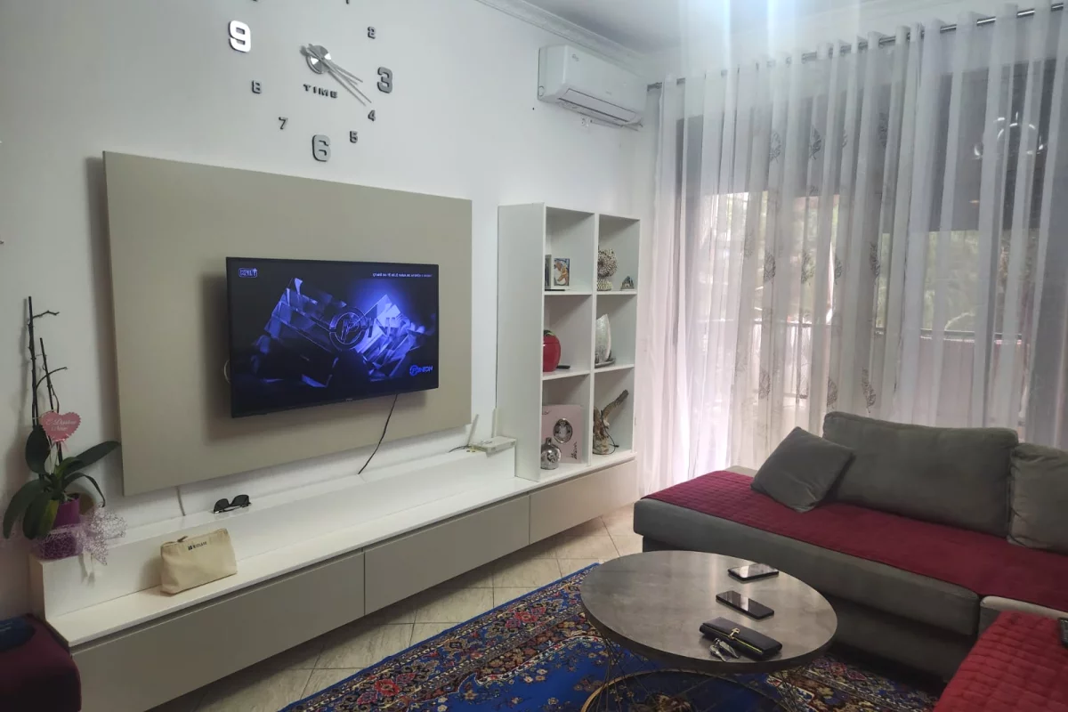 Shtepi ne shitje Apartament ne Tirane, 1+1, Mobilimi E mobiluar, Pagesa 95,000  Euro.