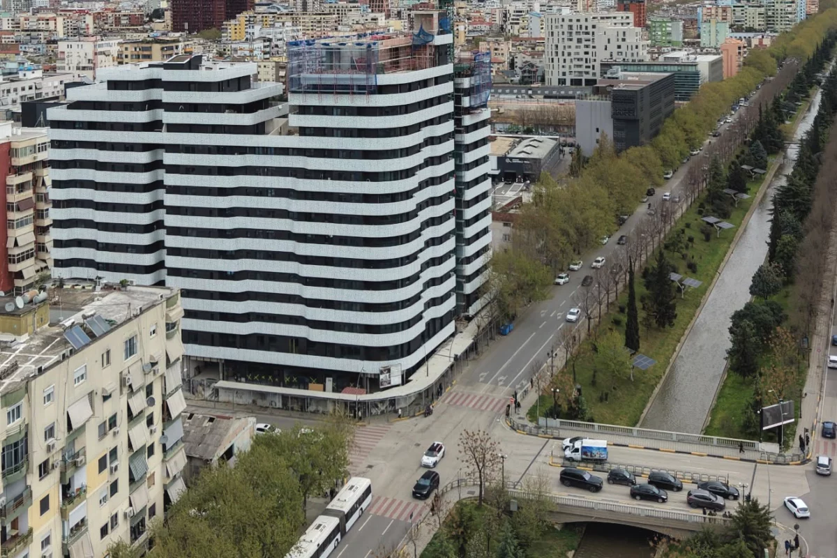 Shtepi ne shitje Apartament ne Tirane, 1+1, Mobilimi Bosh, pa mobiluar, Pagesa 190,000  Euro.