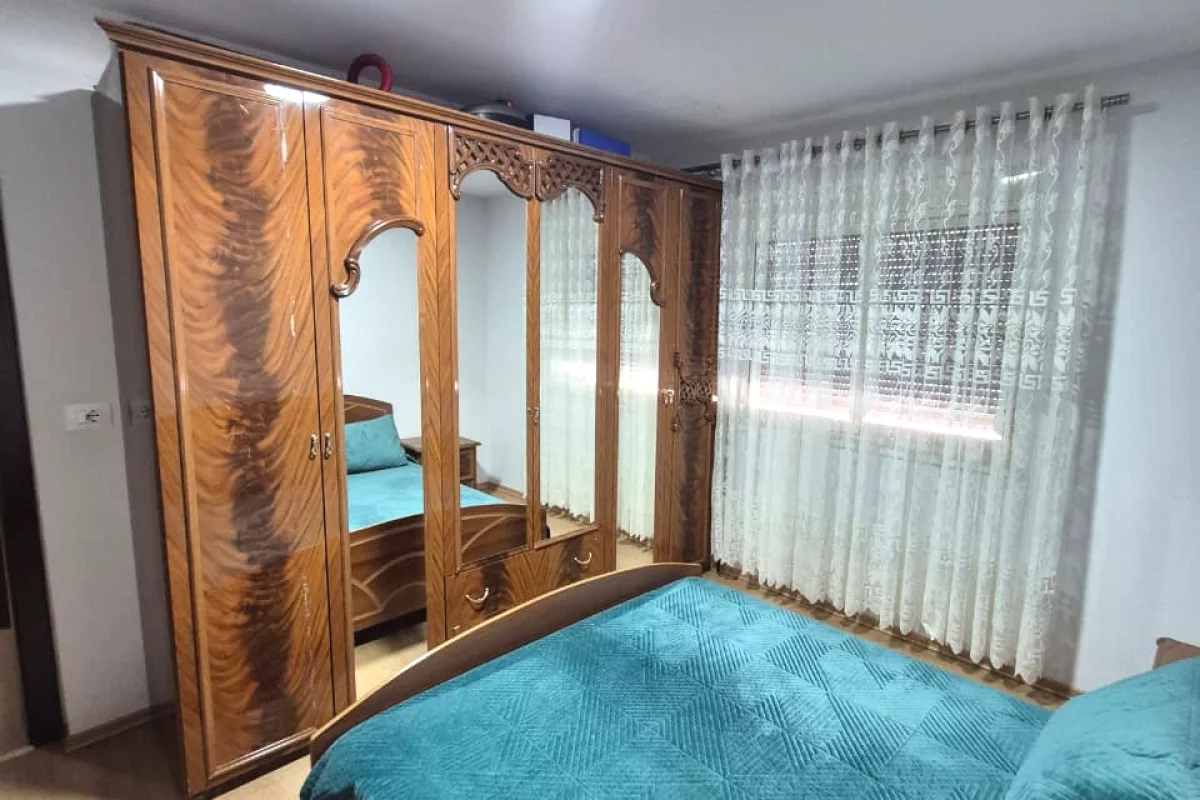 Shtepi me qera Apartament ne Tirane, 3+1, Mobilimi E mobiluar, Pagesa 700  Euro.