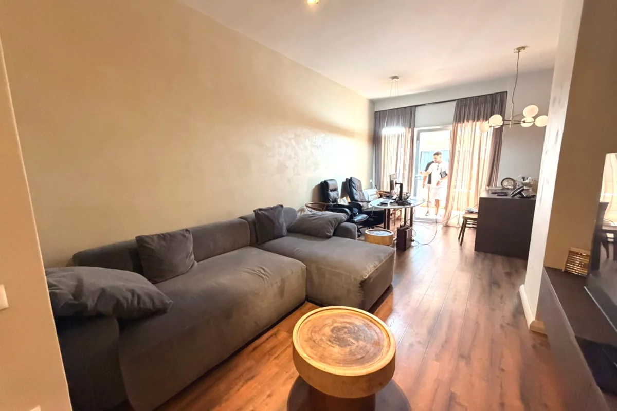 Shtepi me qera Apartament ne Tirane, 2+1, Mobilimi E mobiluar, Pagesa 1,000  Euro.