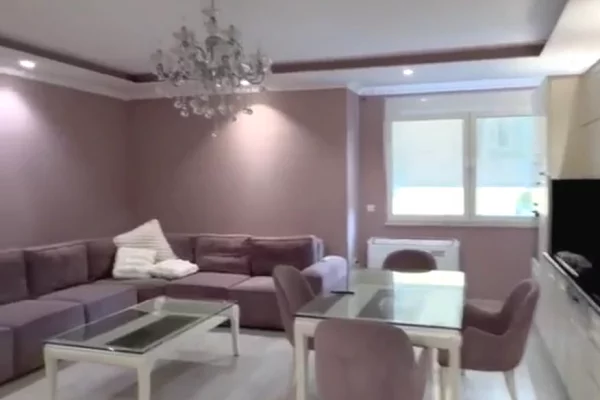 Jepet apartament 3+1 me qira tek Komuna e Parisit##1.1K##81