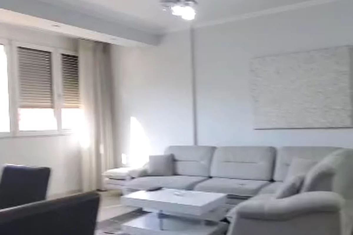 Shtepi me qera Apartament ne Tirane, 3+1, Mobilimi E mobiluar, Pagesa 1,100  Euro.