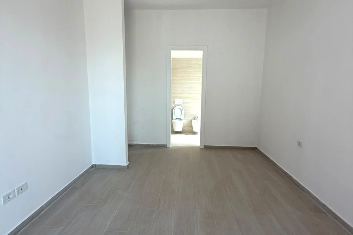 Shtepi me qera Apartament ne Tirane, 2+1, Mobilimi Pjeserisht e mobiluar, Pagesa 1,300  Euro.