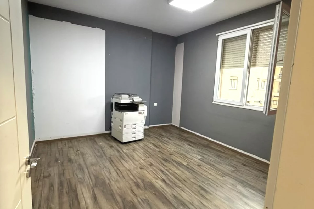 Shtepi me qera Apartament ne Tirane, 3+1, Mobilimi Pjeserisht e mobiluar, Pagesa 600  Euro.