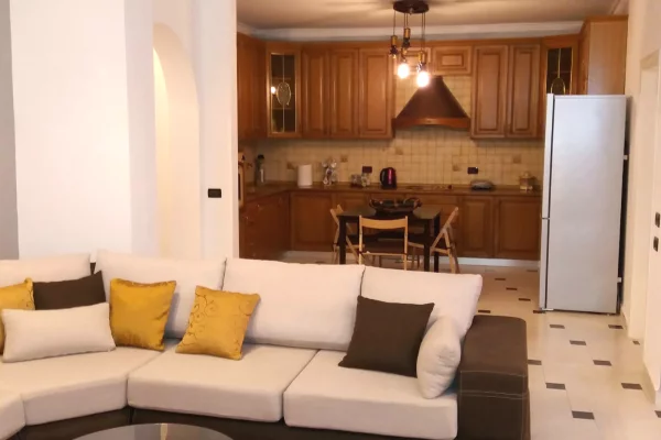Shtepi me qera 3+1 ne Tirane - 900 Euro