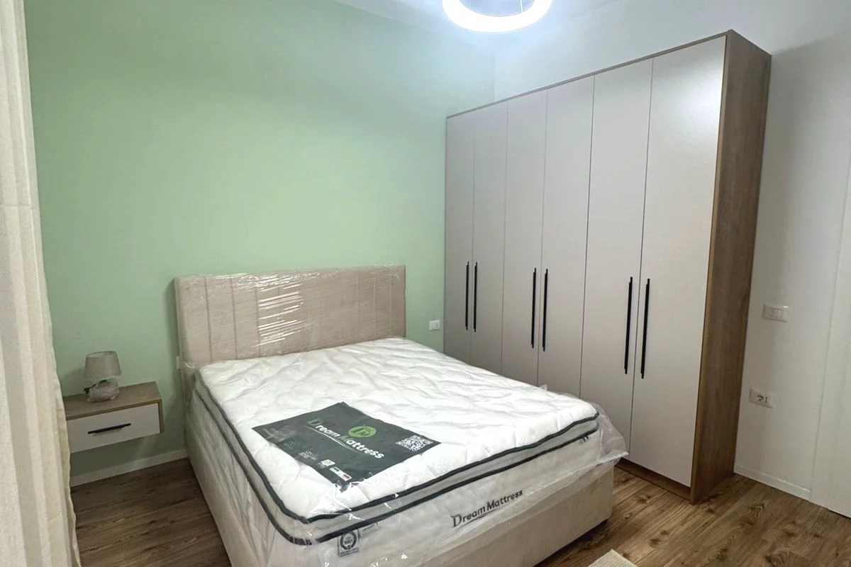 Shtepi me qera Apartament ne Tirane, 2+1, Mobilimi Pjeserisht e mobiluar, Pagesa 800  Euro.