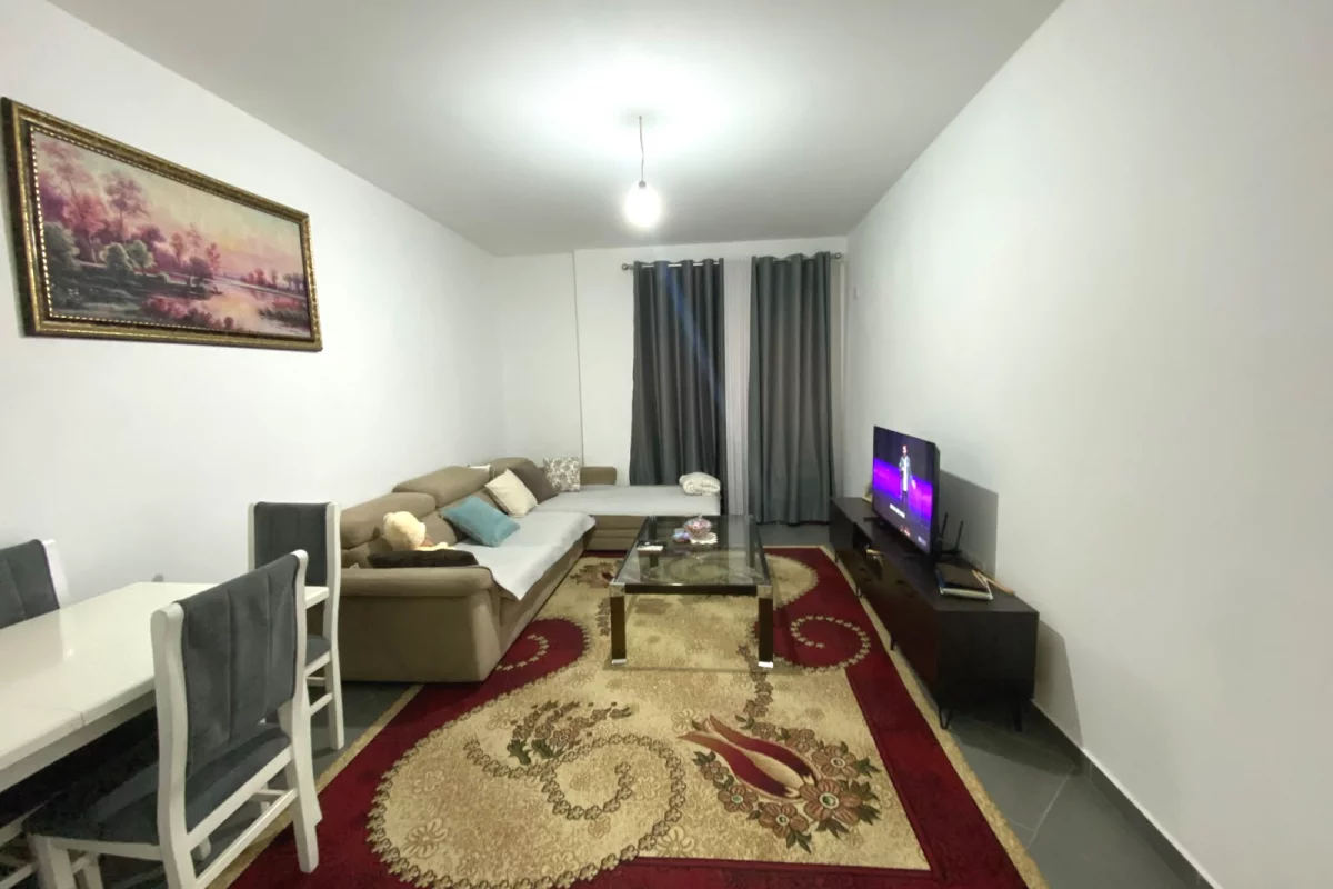 Shtepi ne shitje Apartament ne Tirane, 2+1, Mobilimi E mobiluar, Pagesa 140,000  Euro.