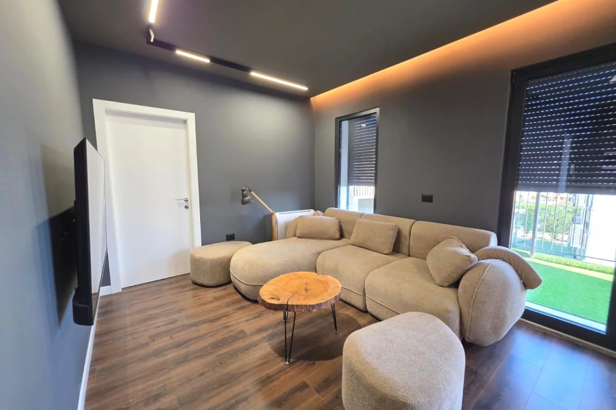 Shtepi ne shitje Penthose(kati i fundit panoramik) ne Tirane, 2+1, Mobilimi E mobiluar, Pagesa 420,000  Euro.