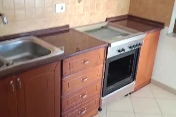 Shtepi me qera 2+1 ne Tirane - 450 Euro