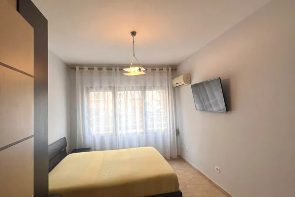 Shtepi me qera 2+1 ne Tirane - 900 Euro