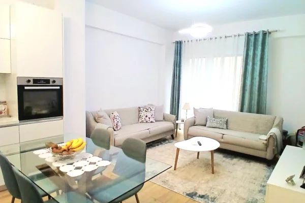 Shtepi me qera 2+1 ne Tirane - 650 Euro