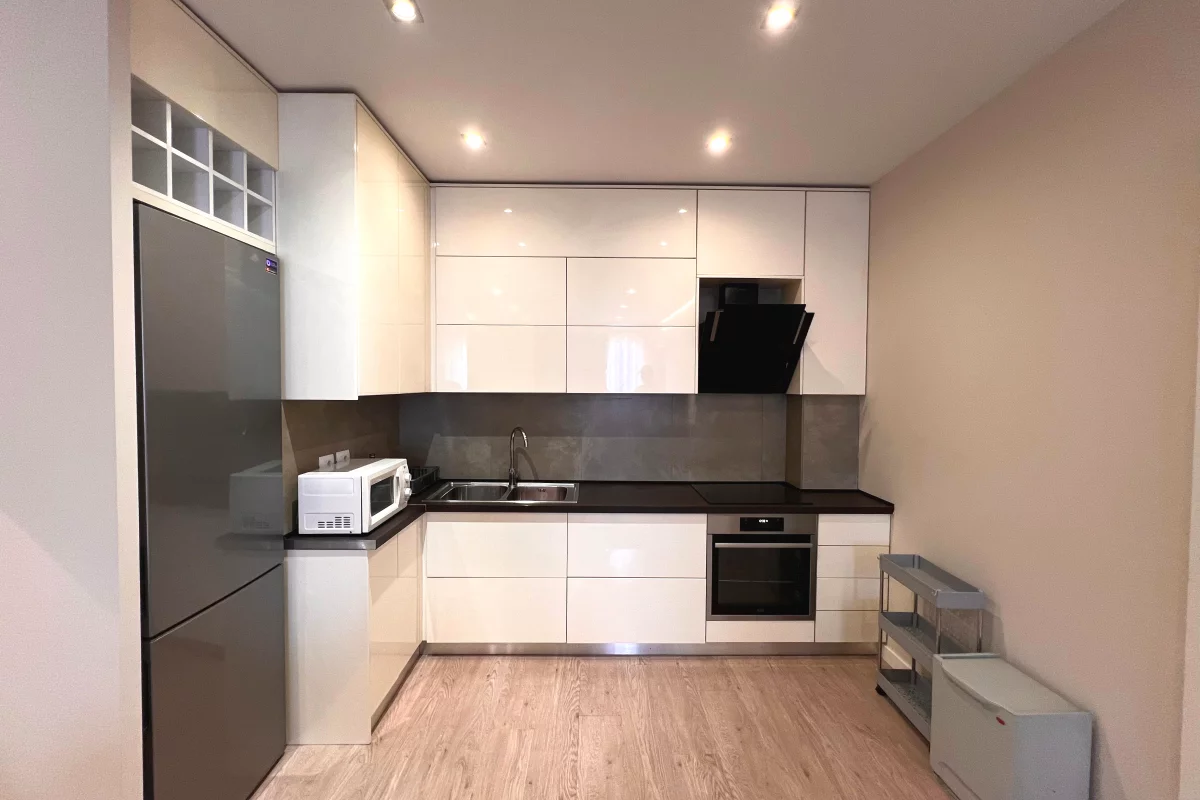 Shtepi me qera Apartament ne Tirane, 3+1, Mobilimi E mobiluar, Pagesa 1,000  Euro.