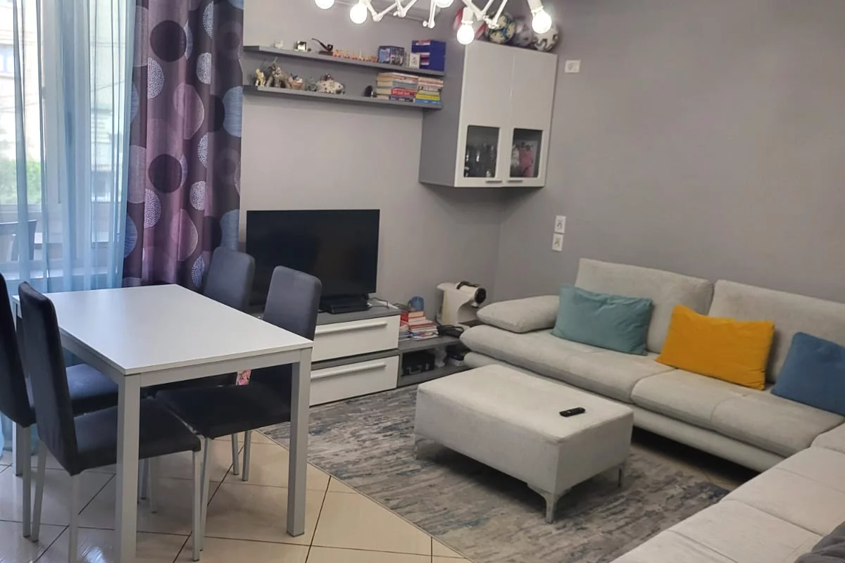 Shtepi ne shitje Apartament ne Tirane, 1+1, Mobilimi E mobiluar, Pagesa 91,000  Euro.
