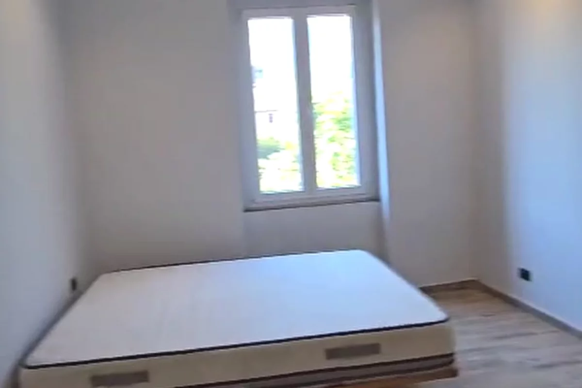 Shtepi ne shitje Apartament ne Tirane, 1+1, Mobilimi Pjeserisht e mobiluar, Pagesa 150,000  Euro.
