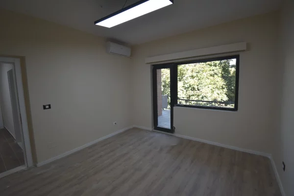 Jepet apartament 2+1 me qira ne Bllok##900Leke##215