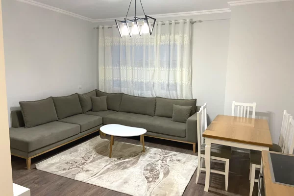 Shtepi me qera 2+1 ne Tirane - 550 Euro