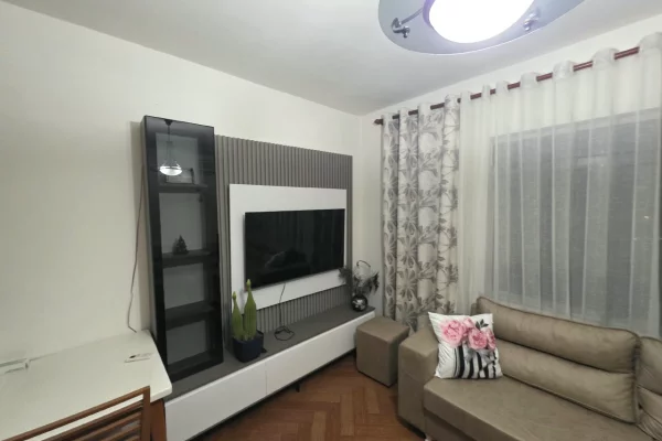 Shtepi me qera 2+1 ne Tirane - 800 Euro