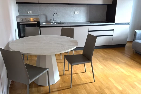 Shtepi me qera 2+1 ne Tirane - 800 Euro