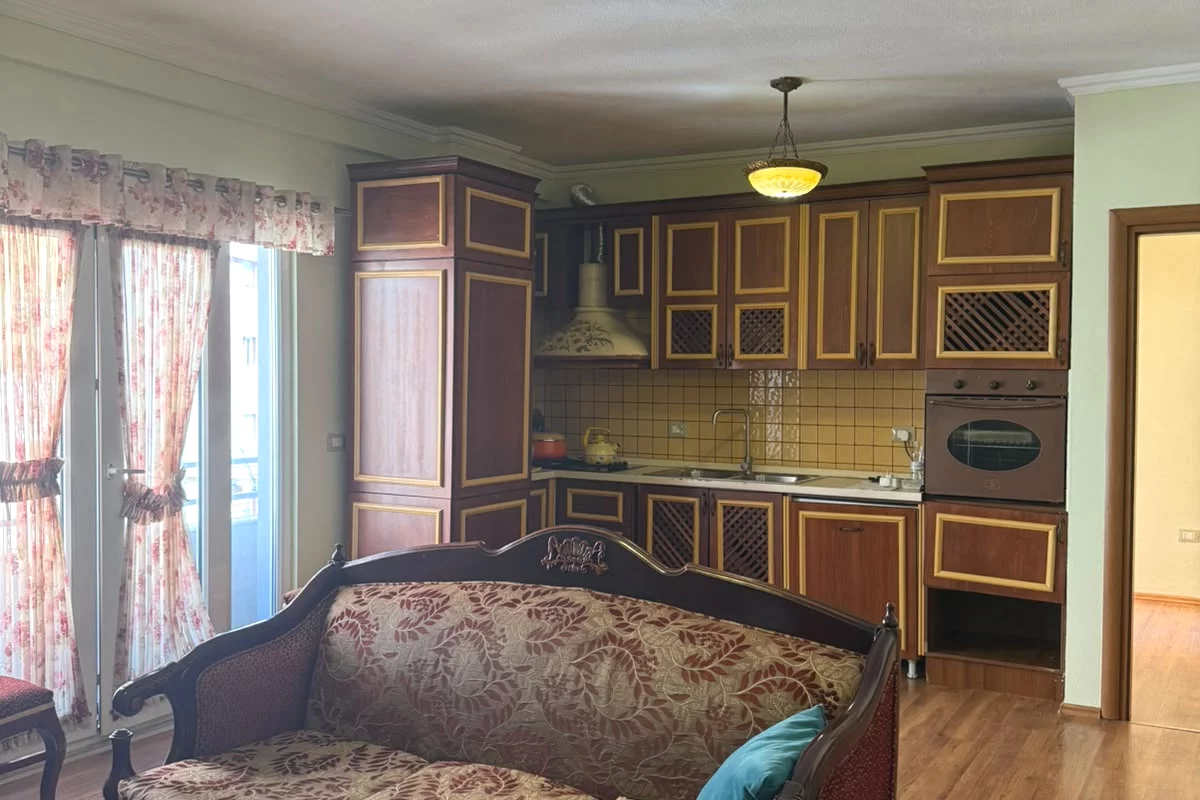 Shtepi me qera Apartament ne Tirane, 2+1, Mobilimi E mobiluar, Pagesa 520  Euro.