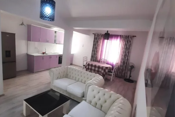 Shtepi me qera 2+1 ne Tirane - 1,000 Euro