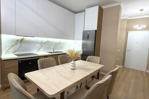 Shtepi me qera 2+1 ne Tirane - 1,200 Euro