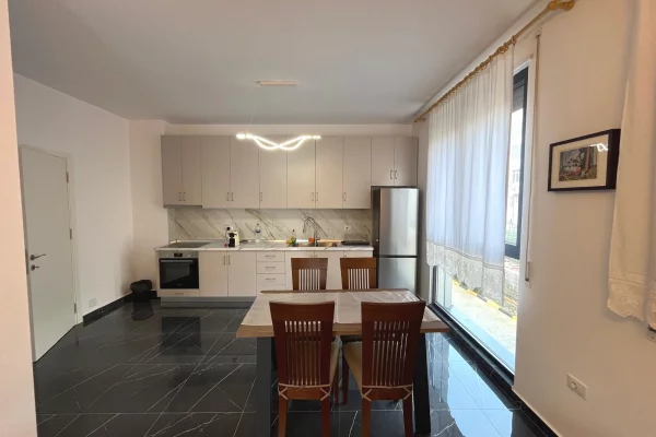 Jepet apartament 2+1 me qira ne Porcelan##620leke##240