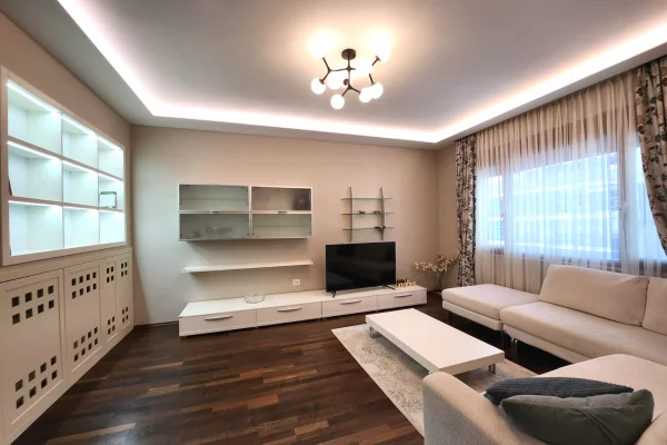 Shtepi me qera 2+1 ne Tirane - 1,300 Euro