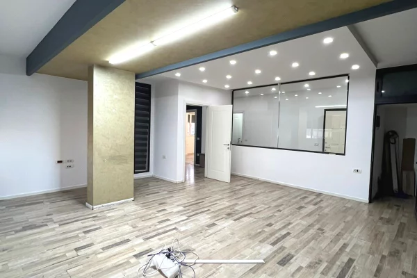 Jepet ambient per zyra me qira te Sheshi Willson##1.4 mln ##244