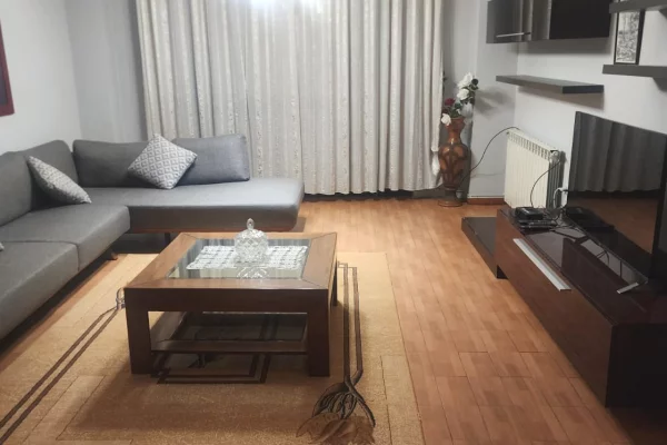 Jepet apartament 2+1+2 me qira tek Liceu##800 leke#249