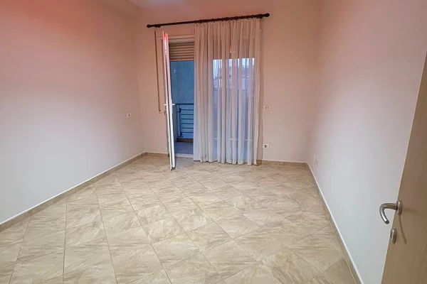 Jepet apartament 2+1+2 me qira tek Ish Tregu Elektrik