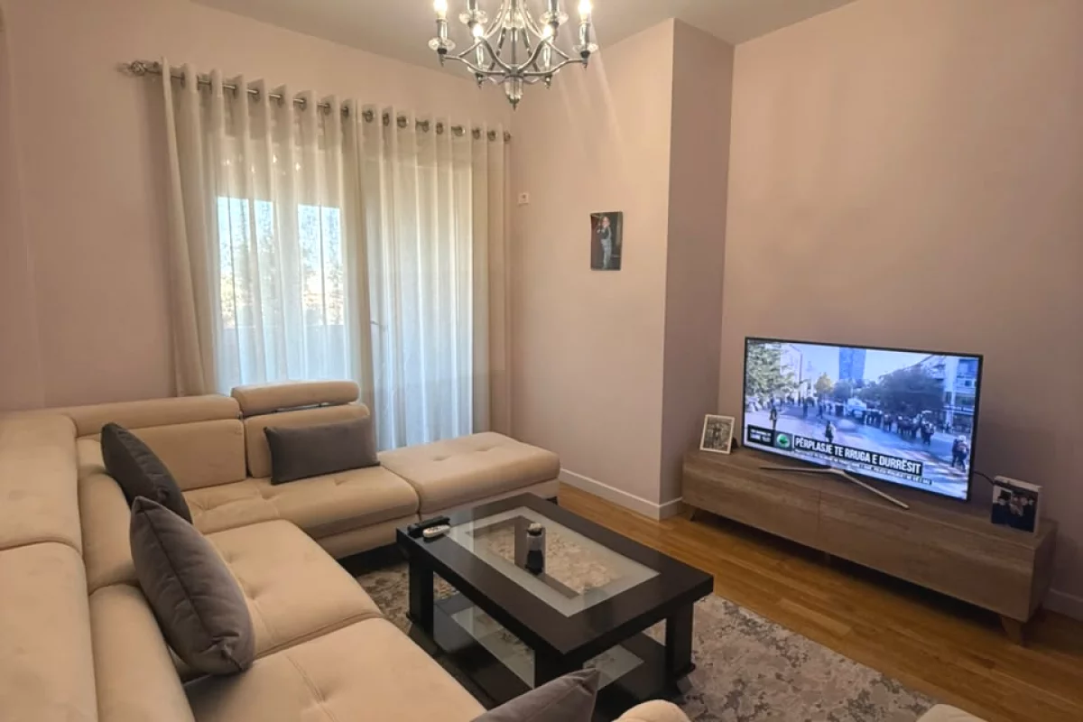 Shtepi ne shitje Apartament ne Tirane, 2+1, Mobilimi E mobiluar, Pagesa 210,000  Euro.