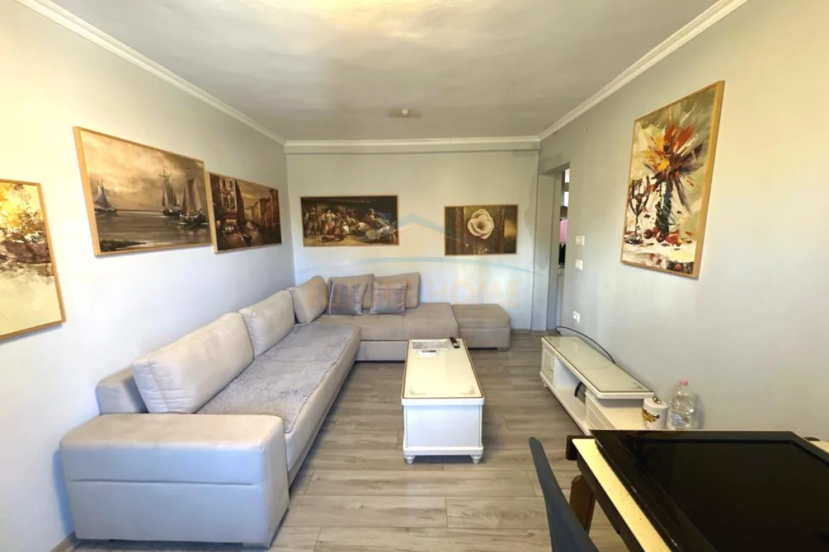 Shtepi me qera Apartament ne Tirane, 1+1, Mobilimi E mobiluar, Pagesa 500  Euro.