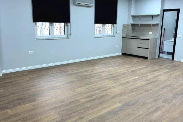 Ambient biznesi me qera 3+1 ne Tirane - 800 Euro