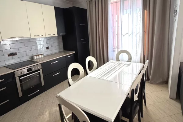 Shtepi me qera 2+1 ne Tirane - 700 Euro