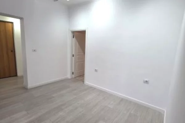 Ambient biznesi me qera 3+1 ne Tirane - 800 Euro
