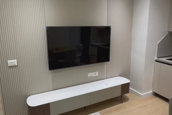 Jepet APARTAMENT 1+1 ME QERA RRUGA E BARRIKADAVE 