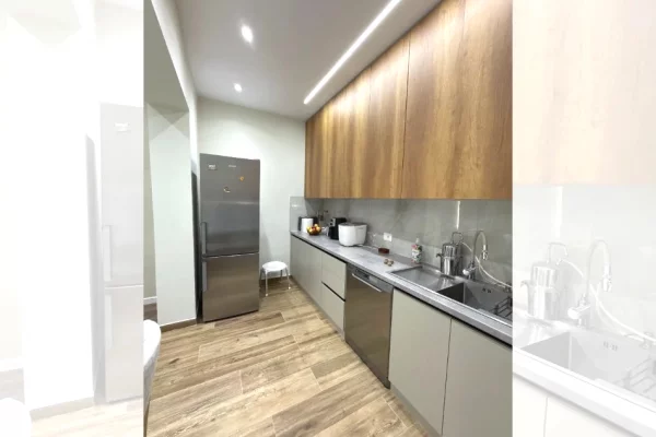 Jepet apartament 2+1+Oborr+2 Poste Parkimi me qira tek Materniteti i Ri 
