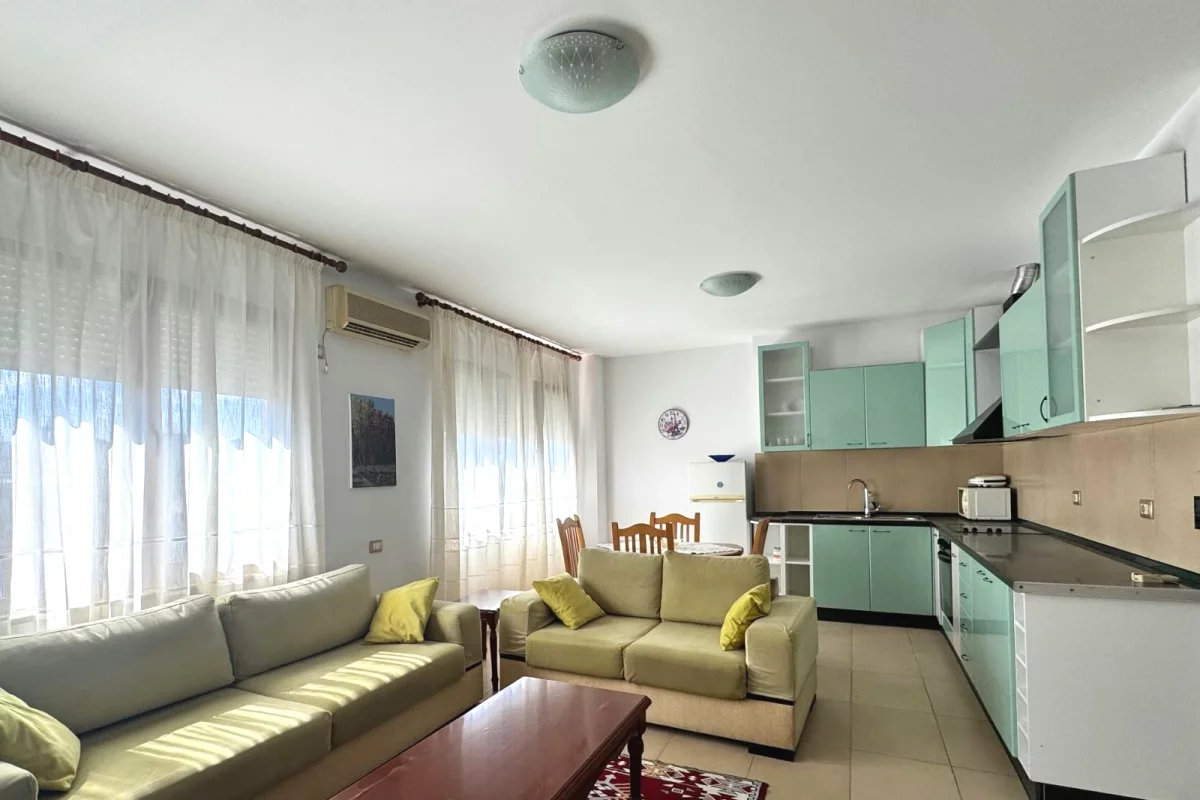 Shtepi me qera Apartament ne Tirane, 2+1, Mobilimi E mobiluar, Pagesa 700  Euro.