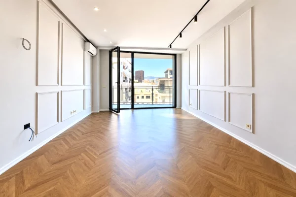Ambiente Commerciale in Affitto 3+1 a Tirana - 950 Euro