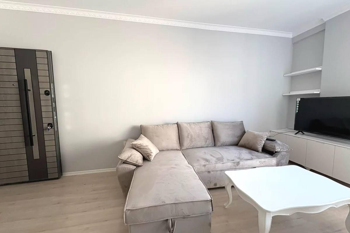 Shtepi ne shitje Apartament ne Tirane, 1+1, Mobilimi Pjeserisht e mobiluar, Pagesa 99,000  Euro.