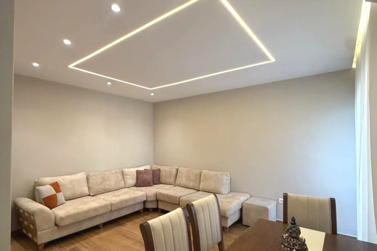 Shtepi me qera Apartament ne Tirane, 3+1, Mobilimi Pjeserisht e mobiluar, Pagesa 800  Euro.