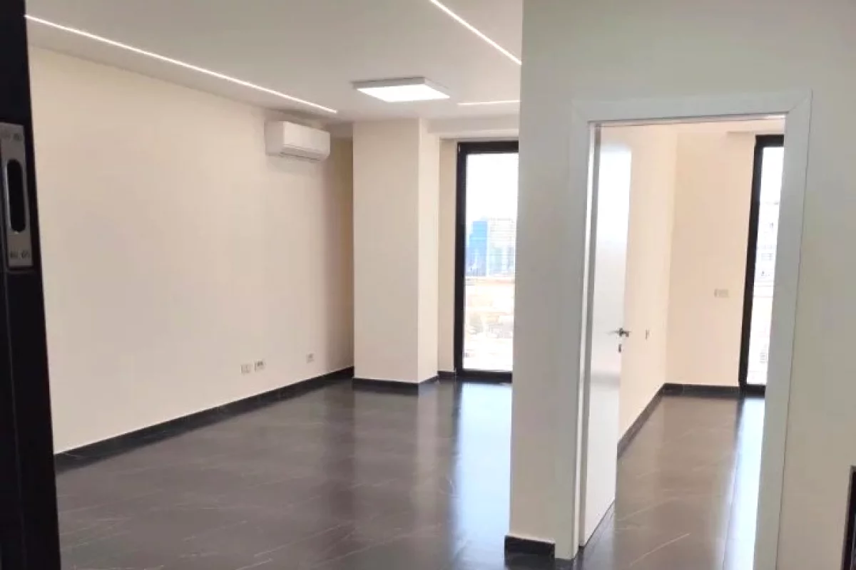 Jepet ambient per zyra tek Golden Tower Residence