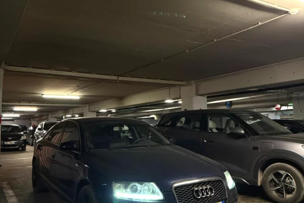 Makina ne shitje ne Tirane, Audi, 2006 Diesel,Kambio Automatik Pagesa 250,000  Leke.