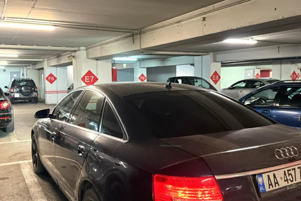 Makina ne shitje ne Tirane, Audi, 2006 Diesel,Kambio Automatik Pagesa 250,000  Leke.